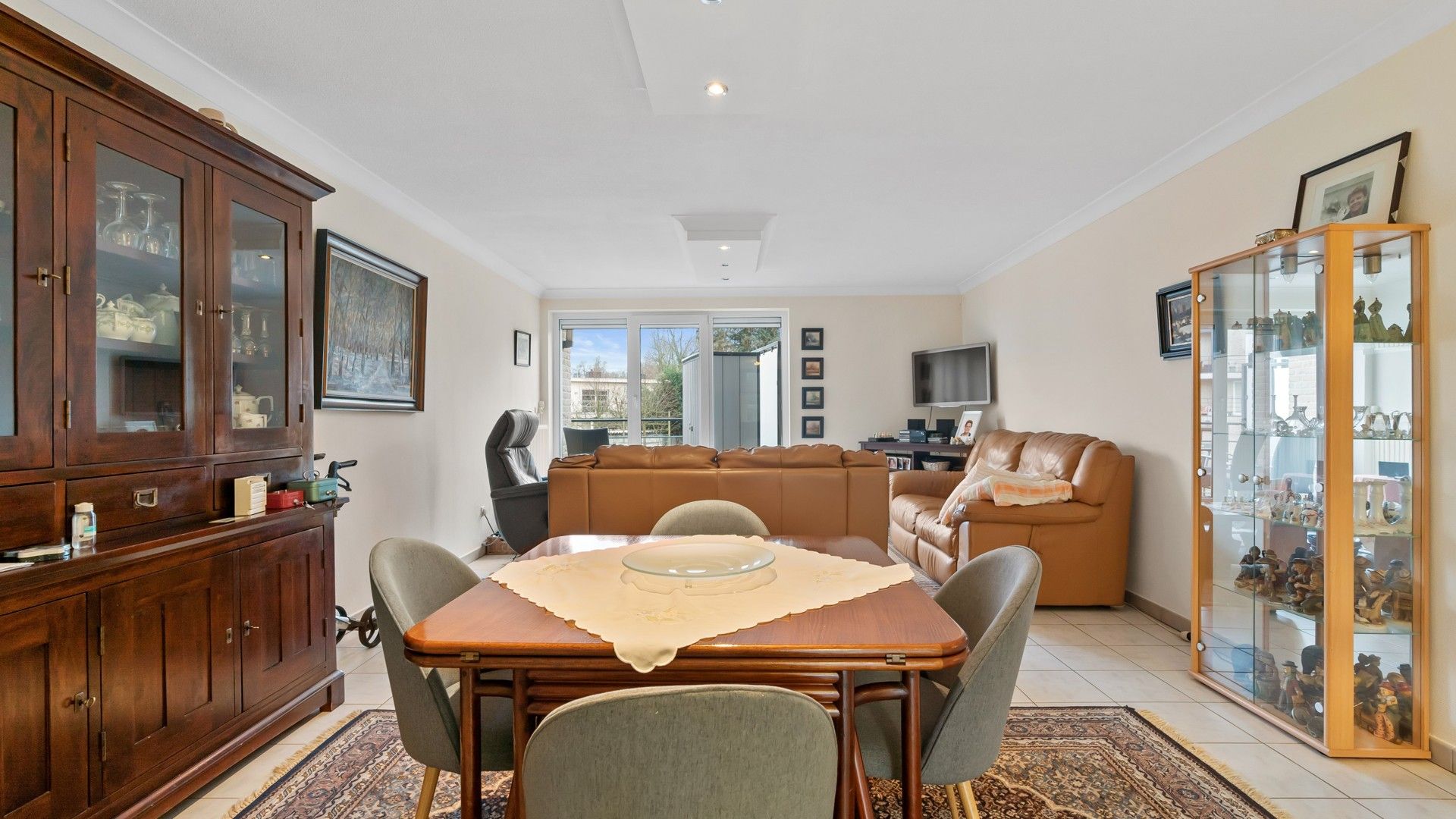 Appartement met twee slaapkamers, terras en parkeergarage foto 5