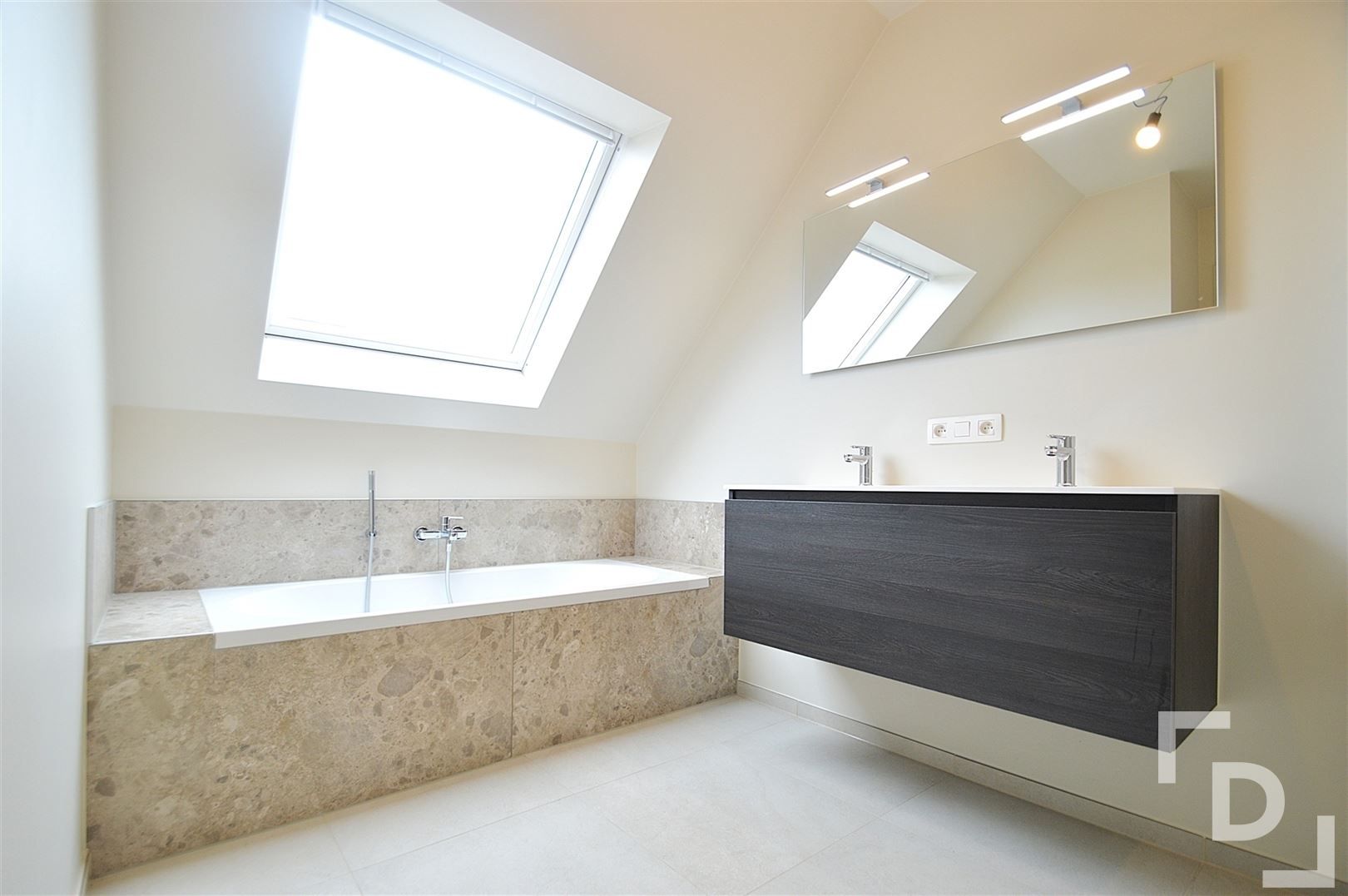 Nieuwbouwwoning met alle comfort in de dorpskern van Poelkapelle. foto 10