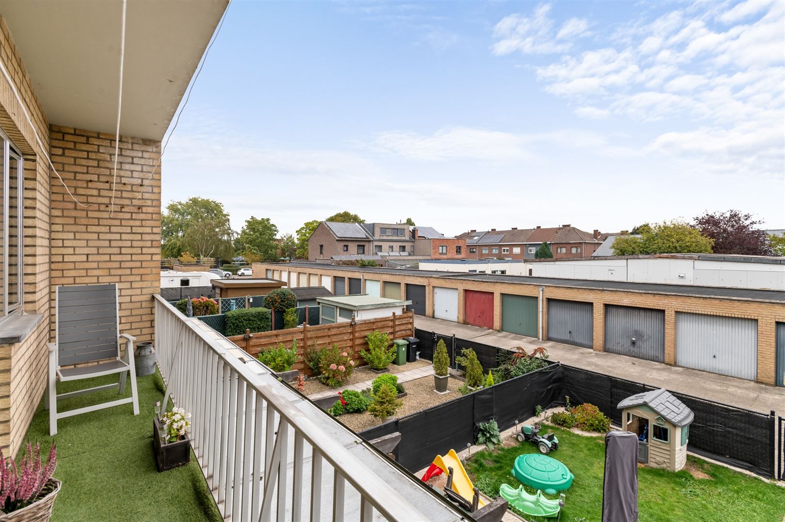 Te renoveren appartement met 2 slaapkamers en garagebox foto 2