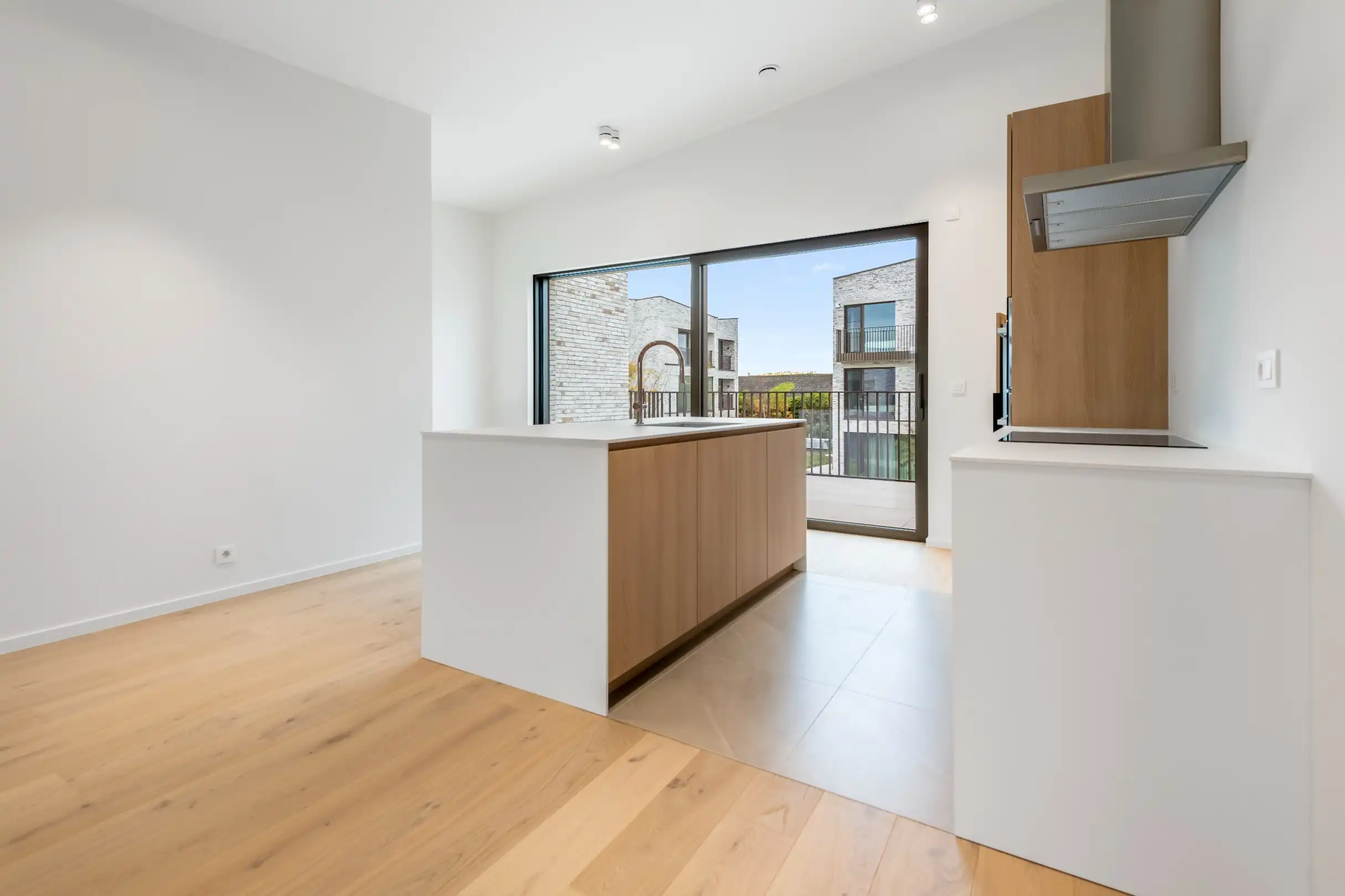 Moderne nieuwbouwwoning met ruime terrassen en ondergrondse dubbele garagebox foto 6