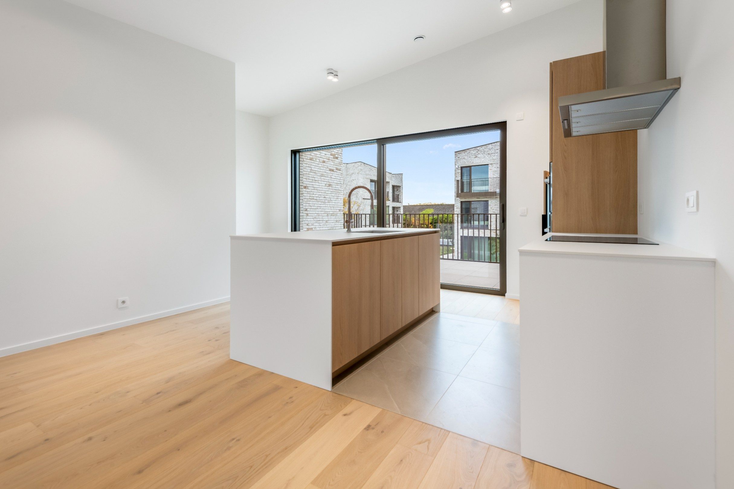 Moderne nieuwbouwwoning met ruime terrassen en ondergrondse dubbele garagebox foto 6