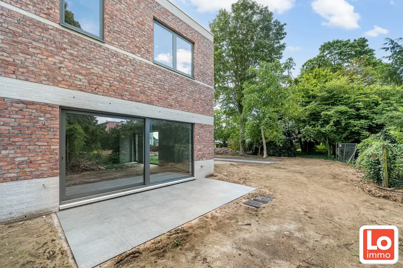 Moderne nieuwbouwwoning met 3 slaapkamers en bureauruimte in een prachtige tuin foto 6