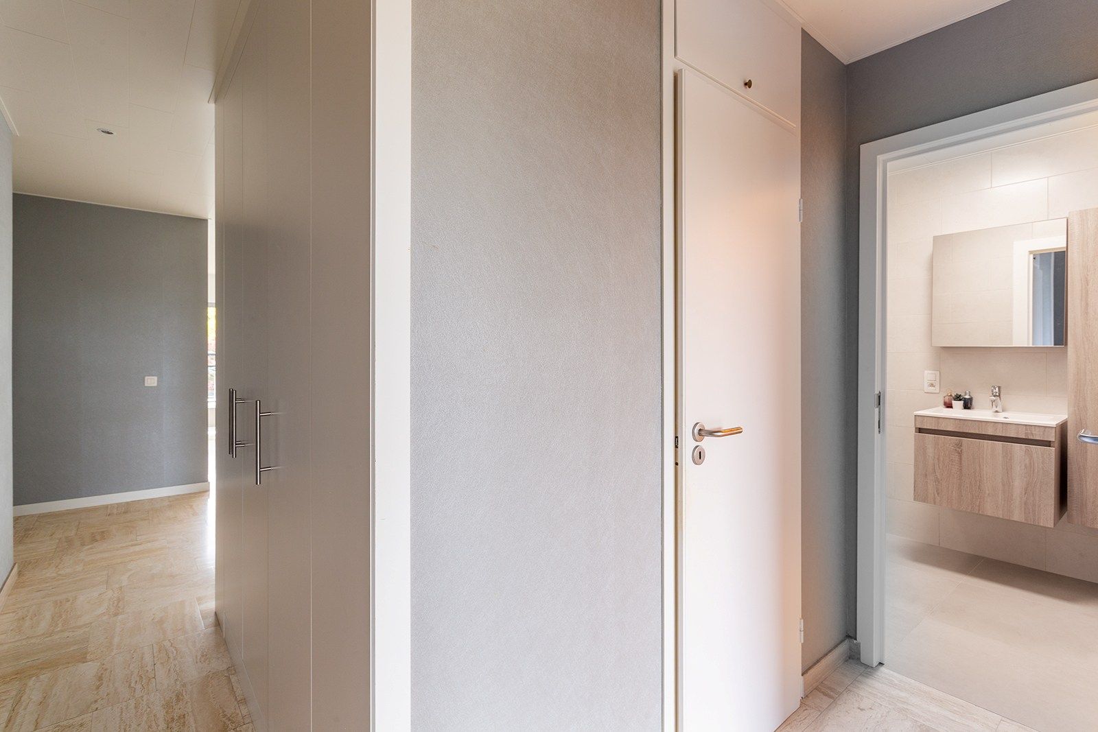 Rustig gelegen 2-slaapkamer appartement met 2 terrassen! foto 9