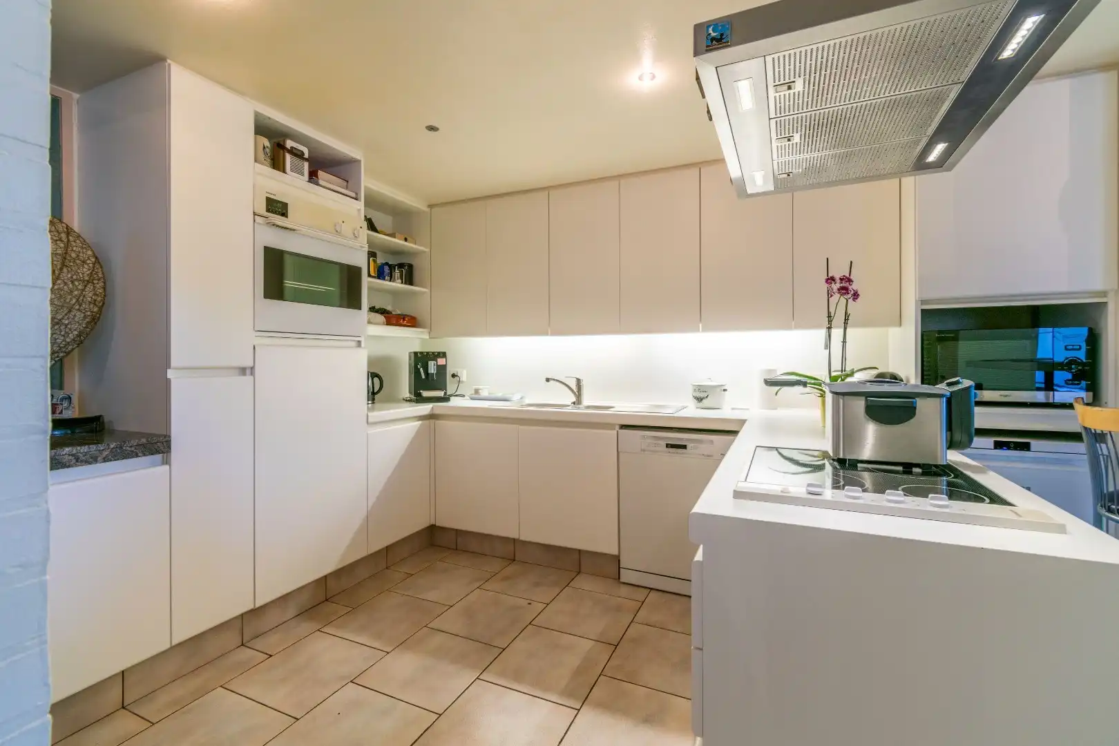 RUIME, INSTAPKLARE DRIEGEVEL BEL-ETAGE WONING ! foto 11