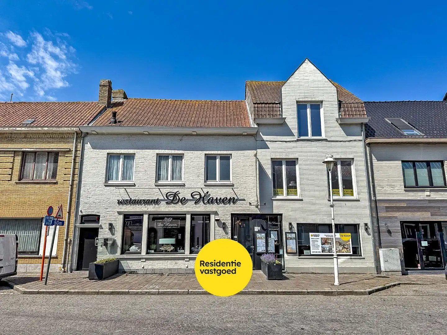 HUUR-KOOP: Restaurant 'De Haven' volledig gebouw met mogelijheden vlakbij de kaai gelegen op 313 m². foto {{pictureIndex}}