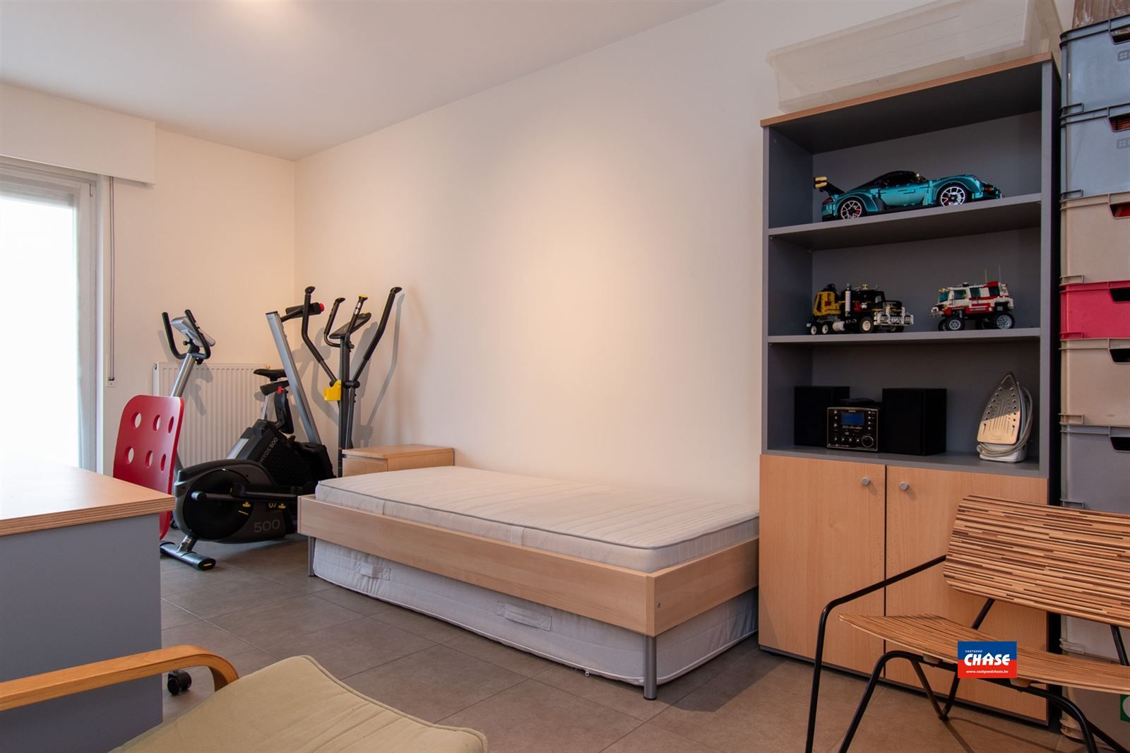 Ruim instapklaar appartement met 2 slaapkamers + terras + P foto 13