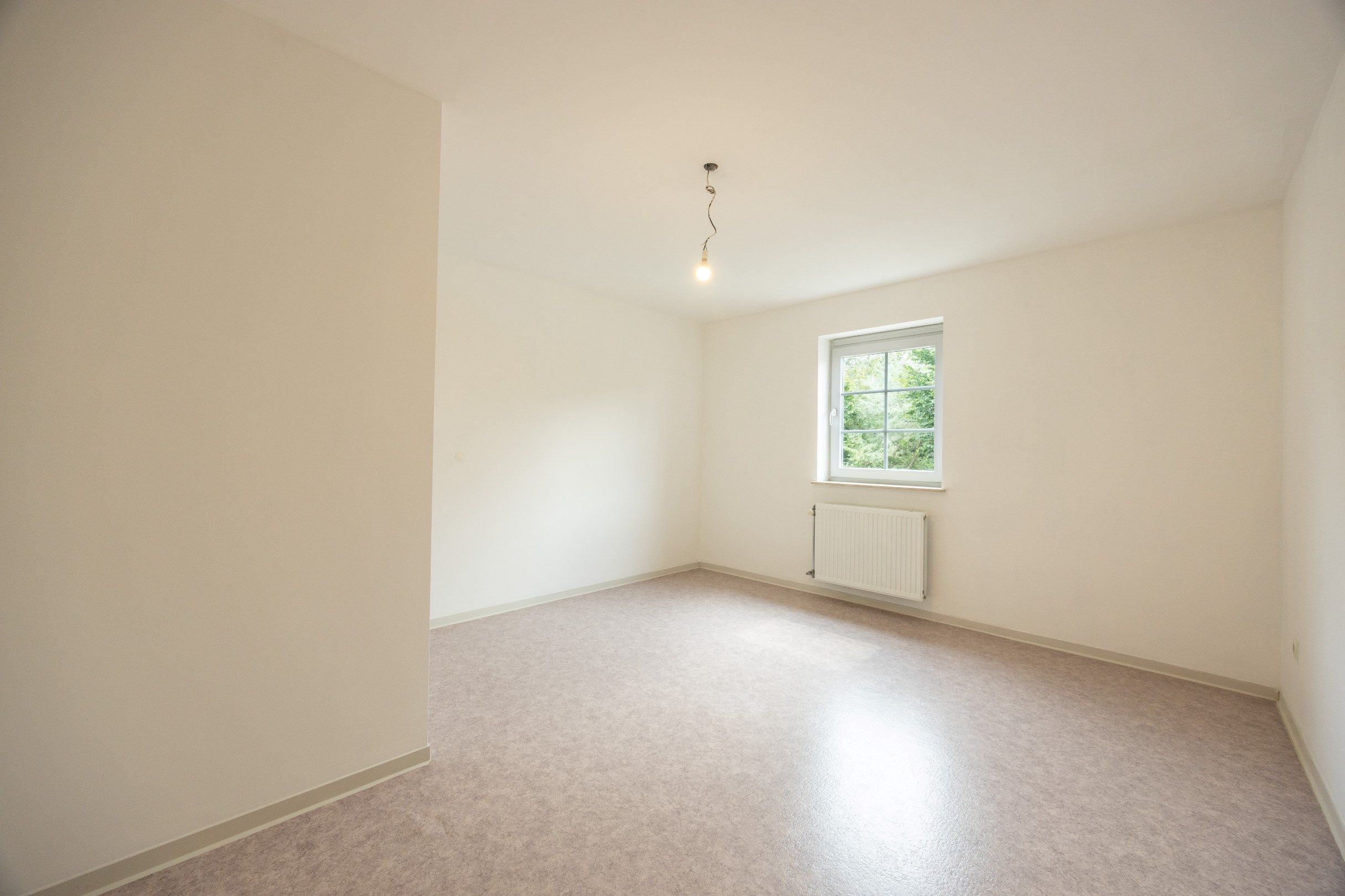 RECENTE HALFOPEN WONING MET GARAGE EN TUIN foto 14