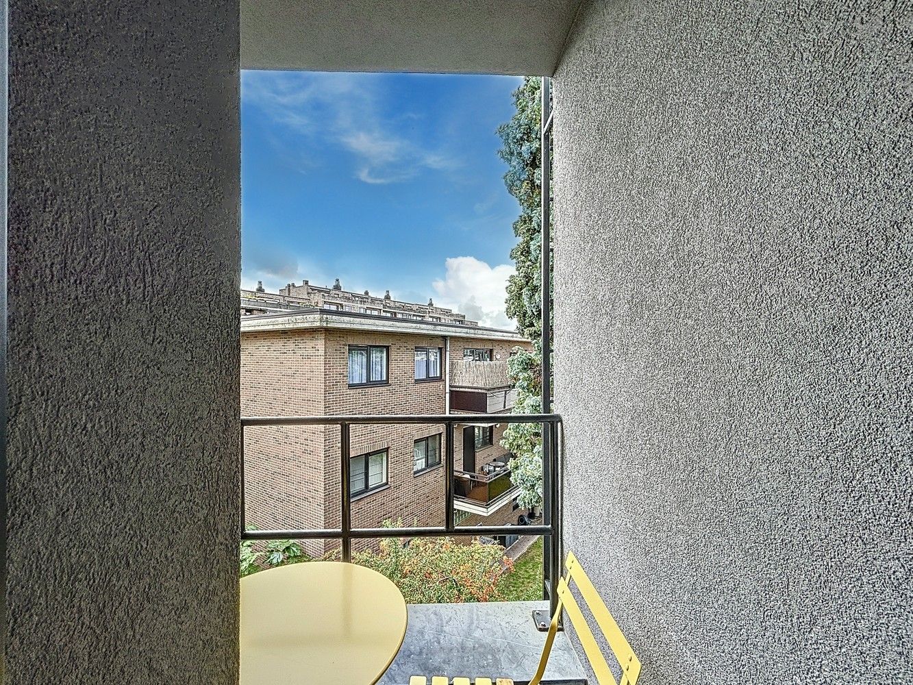Lichtrijk appartement met terrasje in kleinschalig gebouw! foto 14