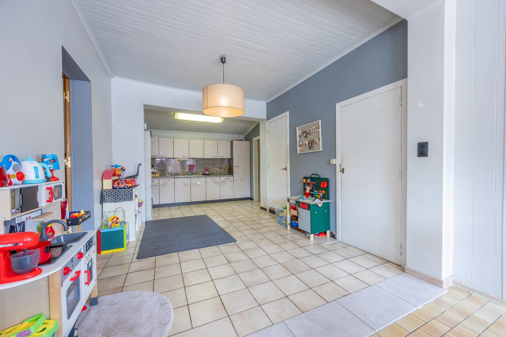 Verder op te knappen woning op 1.218 m² grond foto 7