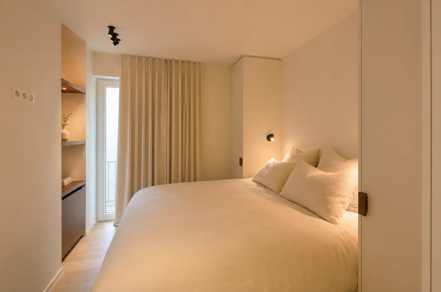 Prestigieus gerenoveerd appartement afgewerkt met hoogwaardige materialen gelegen nabij het Driehoeksplein. foto 24