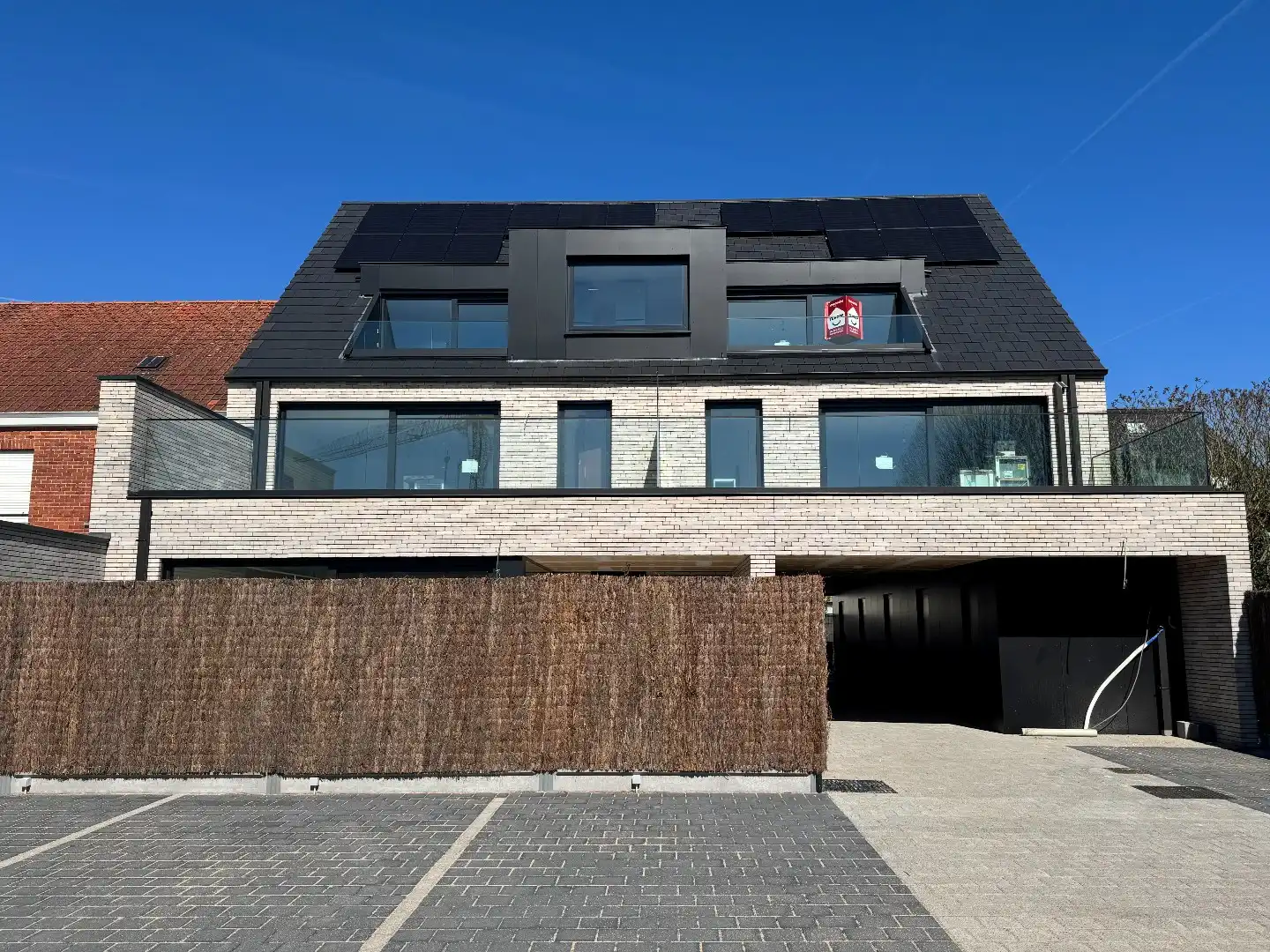 Nieuwbouwappartement (6%) te koop centrum Waregem: Dakappartement met 1 slaapkamer en leuk terras. foto 3