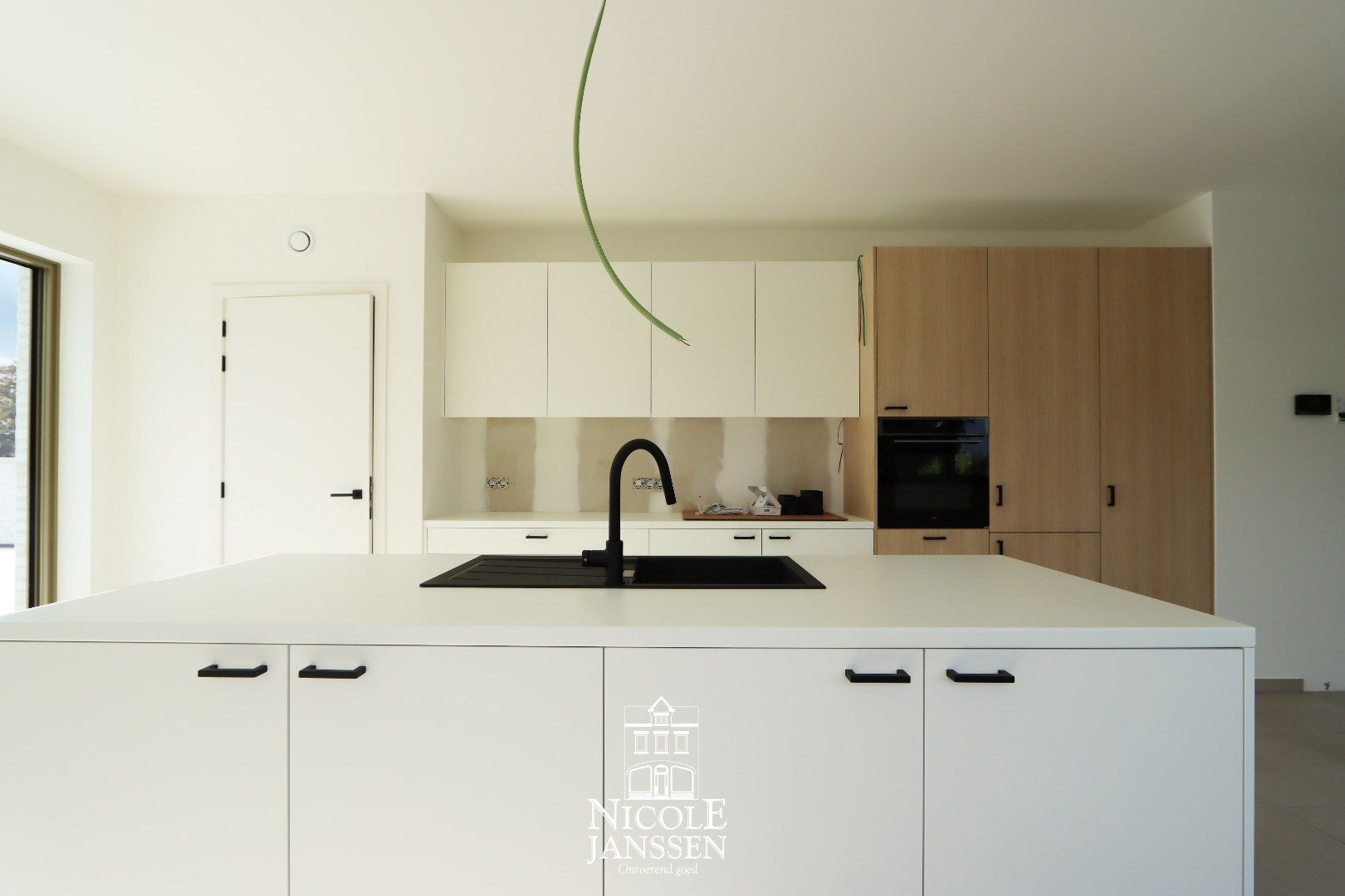 Penthouse met terras en  twee autostandplaatsen foto 5