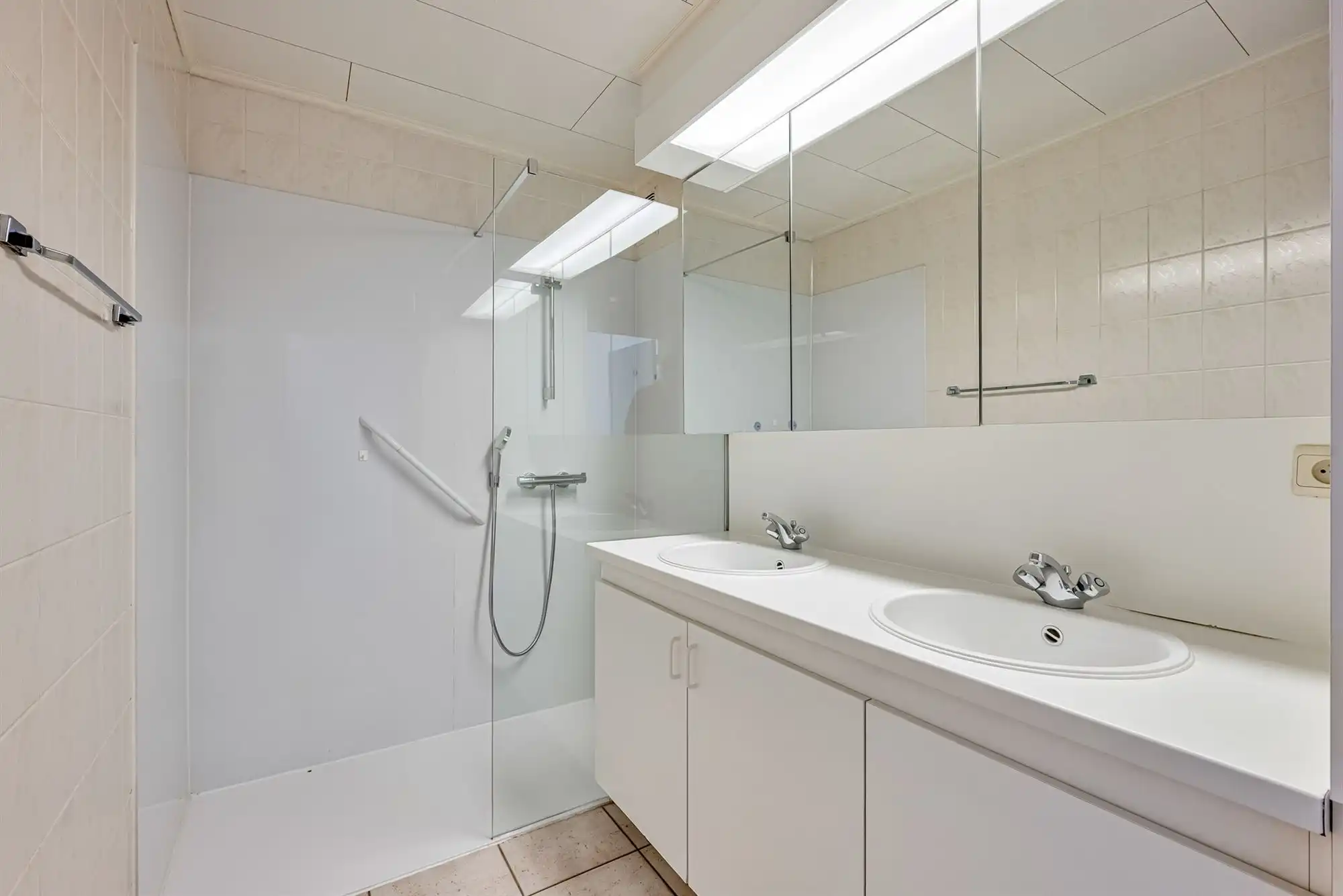 Ruim gelijkvloers appartement met zuidgerichte tuin en garagebox foto 8