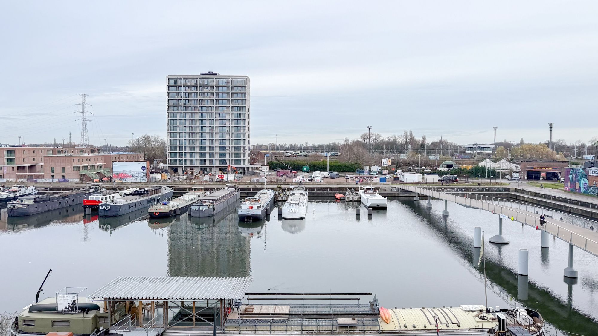 Nieuwbouw 2-slpk app met zicht op het water nabij Oude dokken foto 19