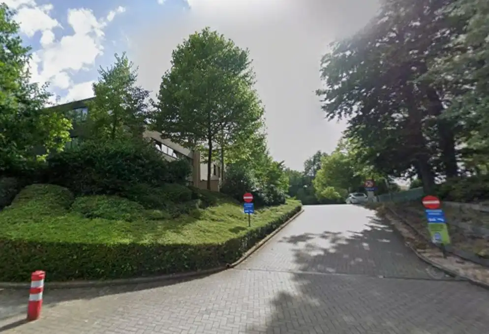 ONDERGRONDSE AUTOSTAANPLAATS P.6 foto {{pictureIndex}}