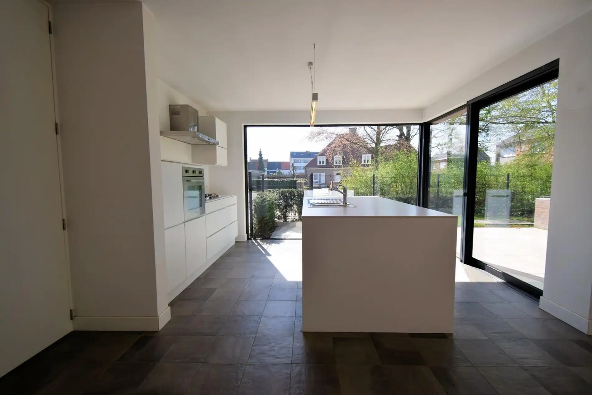 RECENTE WONING MET TUIN IN CENTRUM ROESELARE  foto 5