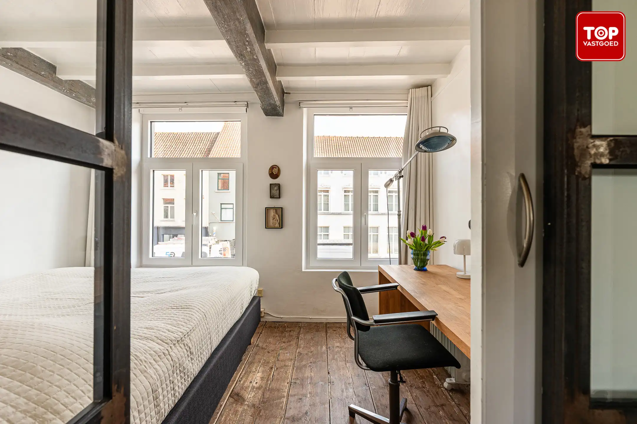 Authentieke en ruime woning met 3 slaapkamers, groot atelier en zonnige tuin foto 16