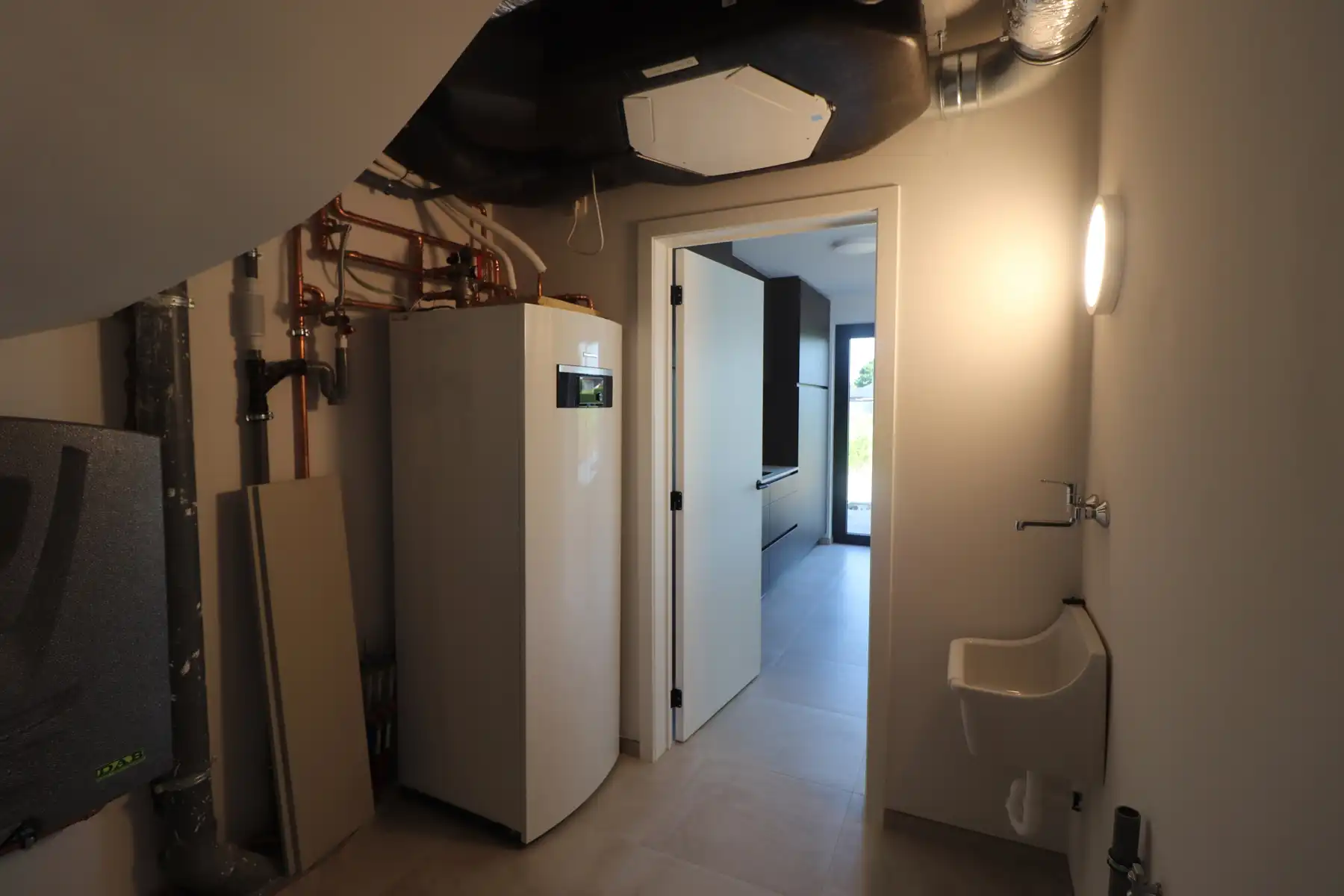 Energiezuinige nieuwbouwwoning met 4 slaapkamers, terras tuin en carport. foto 7