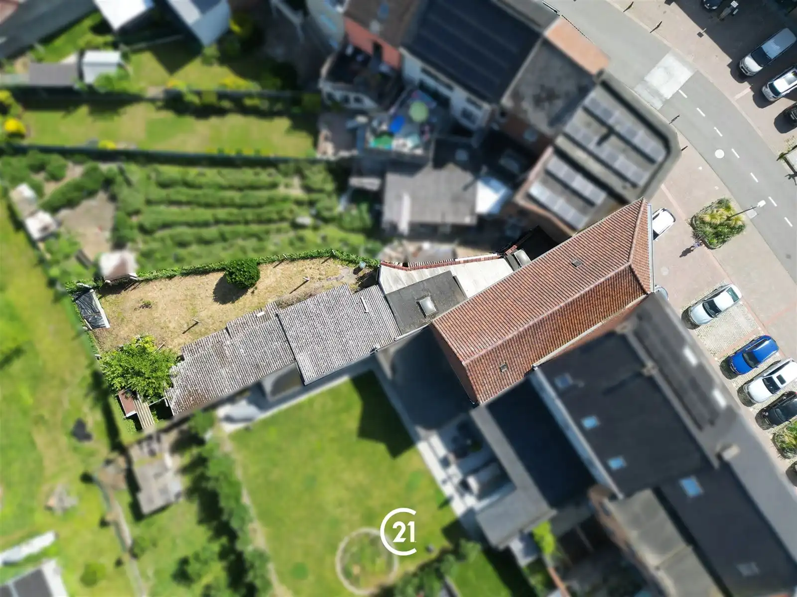 Ruime, te renoveren woning op een strategische ligging foto 2