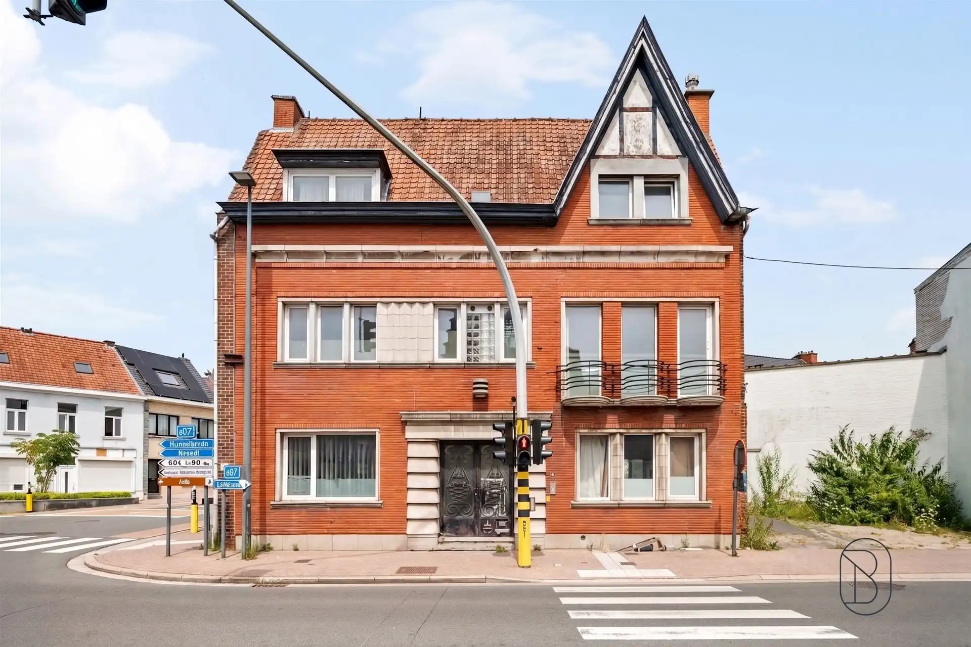 Hoofdfoto van de publicatie: Te renoveren woning met 5 kamers, en parkeergelegenheid 