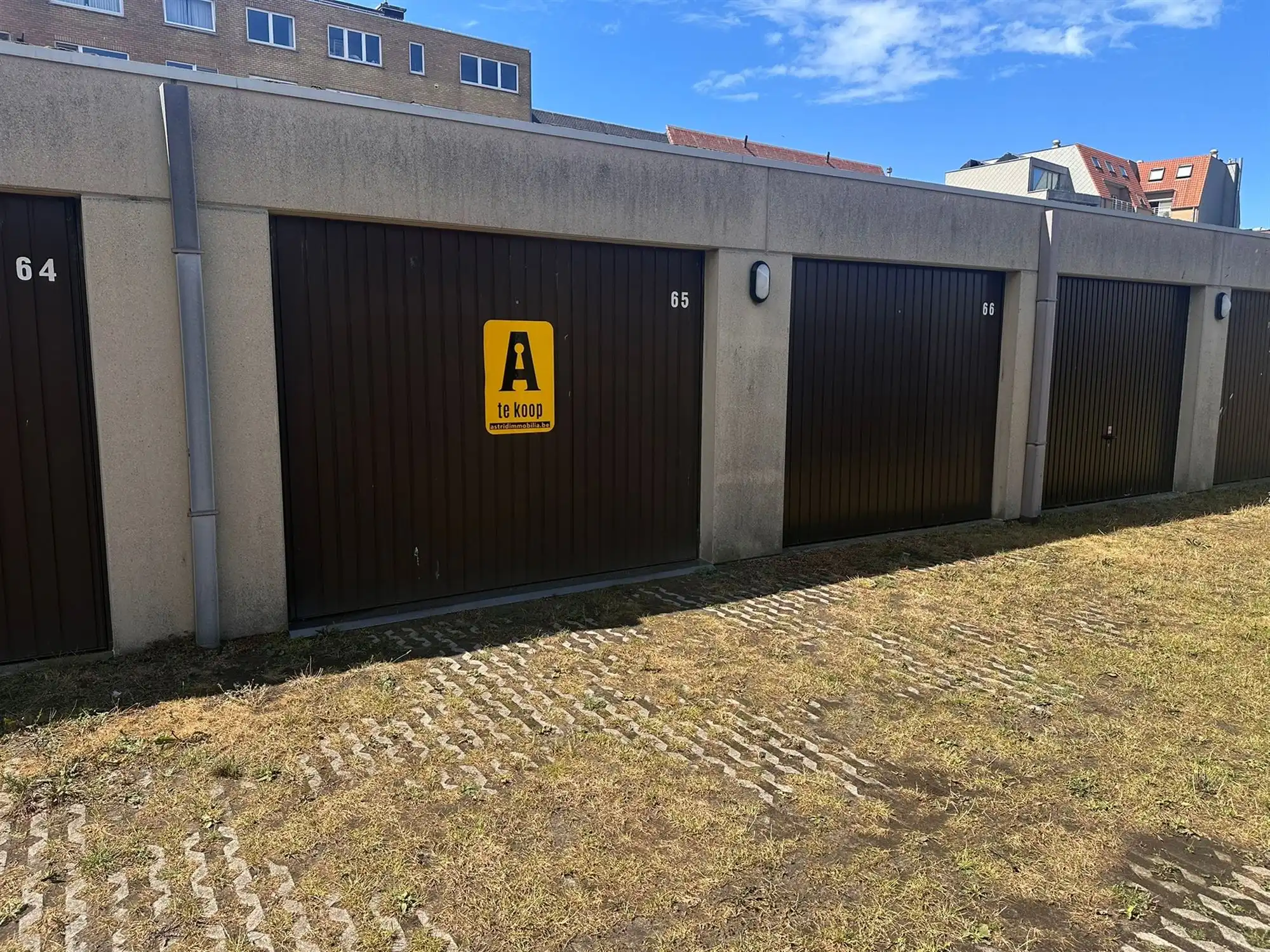 Gelijkvloerse garagebox in centrum Bredene-Duinen foto 2