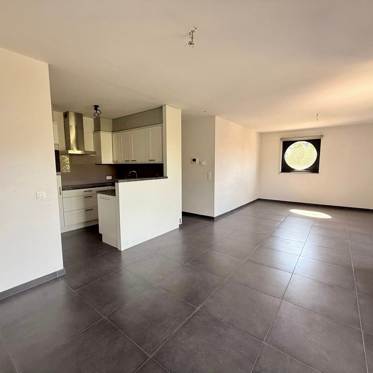 2-slaapkamerappartement met autostaanplaats en terras foto 6