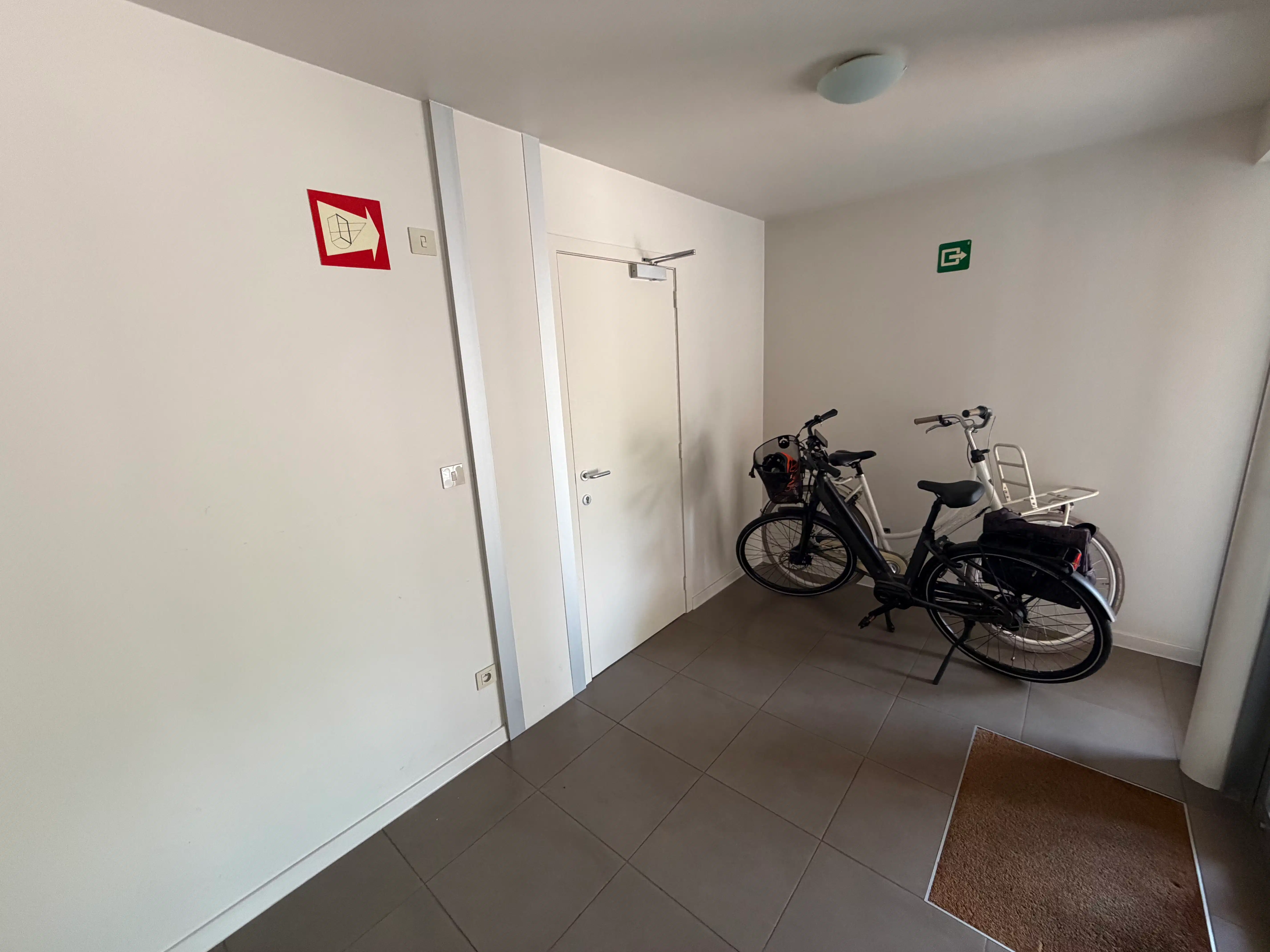Genk, Vennestraat 387 bus 1: Gezellige duplex met 2 slaapkamers, een bureau en kelderberging. foto 13
