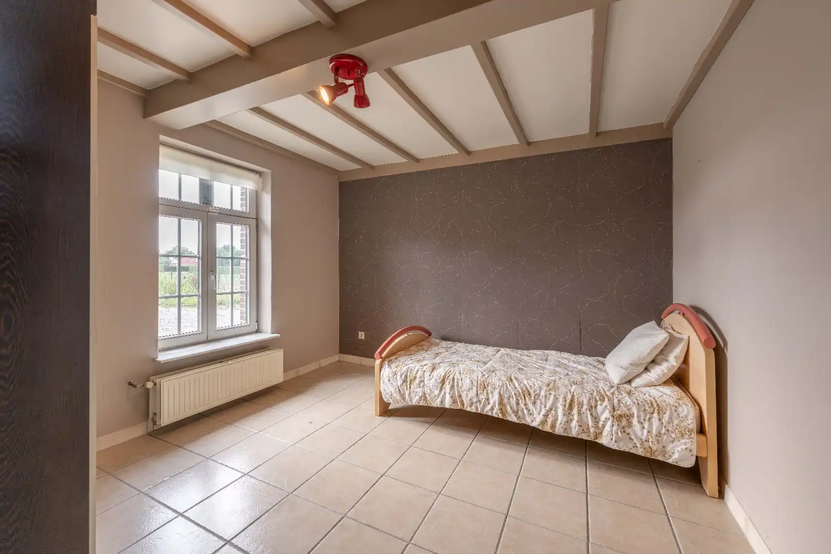CHARMANTE ALLEENSTAANDE WONING MET BIJGEBOUWEN EN WEILAND  foto 11