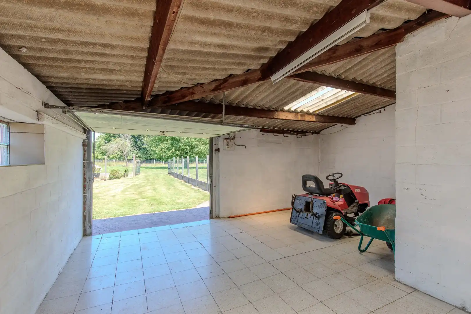Ruime gezinswoning met grote tuin foto 27