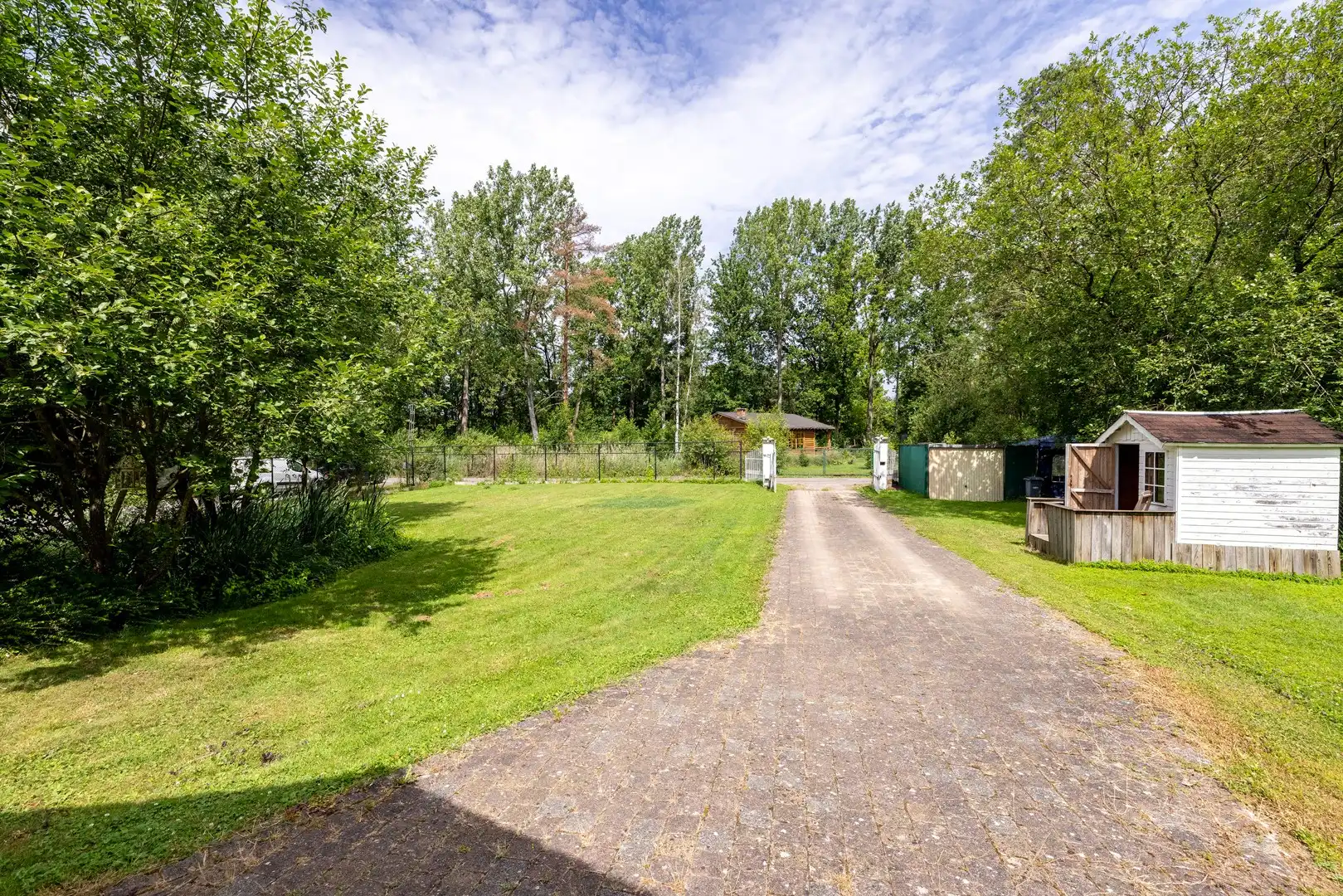 Instapklare bungalow  (vakantiewoning) op een prachtig perceel in het groen te Herselt! foto 13
