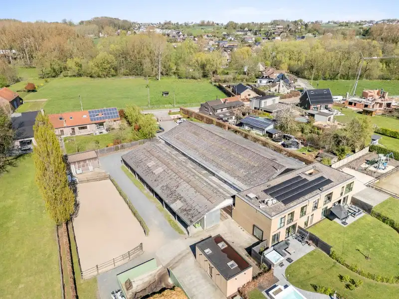 Moderne villa met hippisch complex op 15.856m²  foto 2