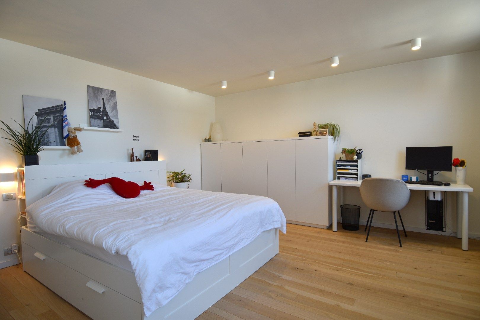 Unieke herenwoning met 5 slaapkamers, zonnige tuin én zwembad op perceel van 738 m² te koop in Kooigem foto 11