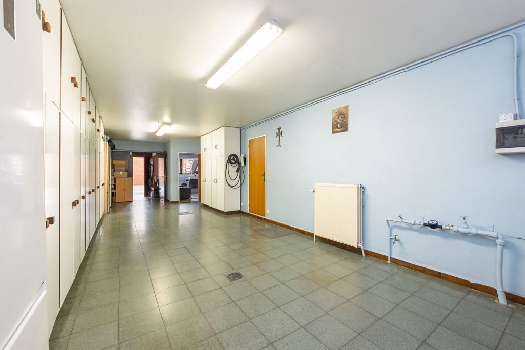 277m² aan woonoppervlakte + tuin, terras en garage foto 11