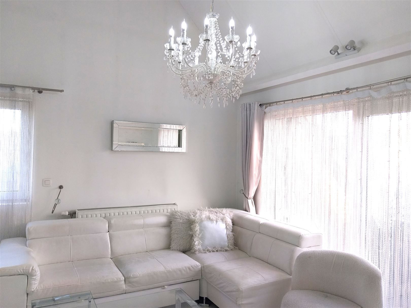 TE HUUR: Gemeubeld dakappartement met 2 slaapkamers te Heusden! foto 2