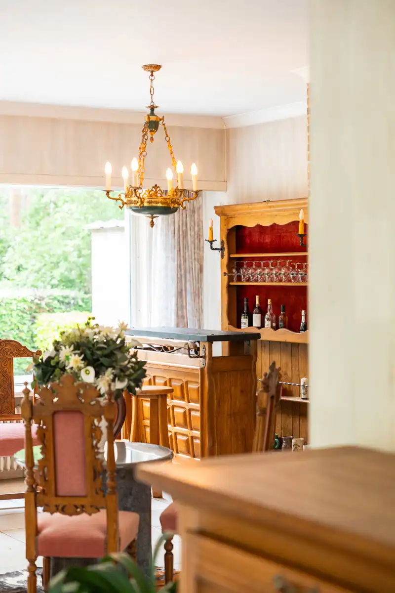 Karaktervolle villa met veel potentieel op een riant perceel foto 7