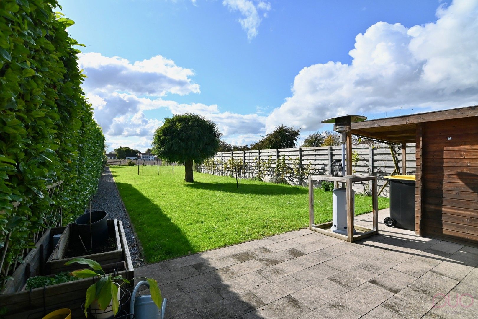 Gerenoveerde instapklare woning met 14 zonnepanelen en een grote tuin foto 2