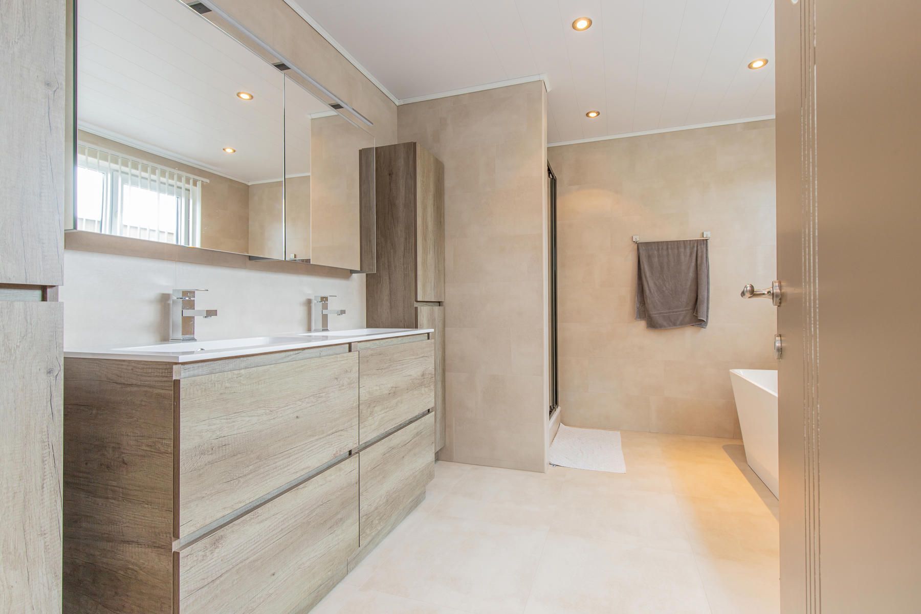 BORSBEKE - Gerenoveerde woning met garage en tuin. foto 8