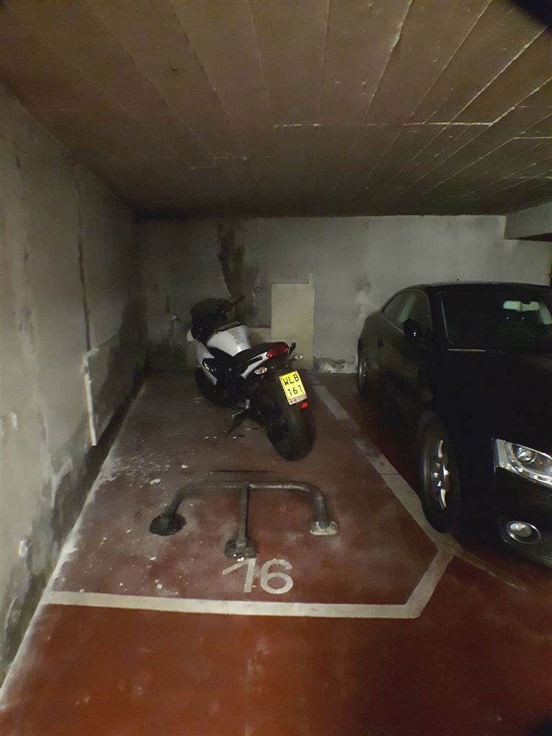 Parking/garage/box foto 5