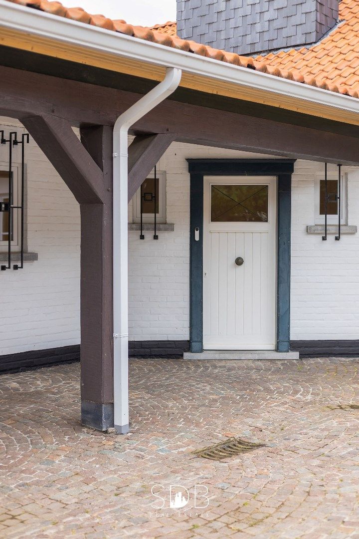 Prachtige villa met zwembad, paardenstallen, paddock en grasland op 1,3HA foto 7