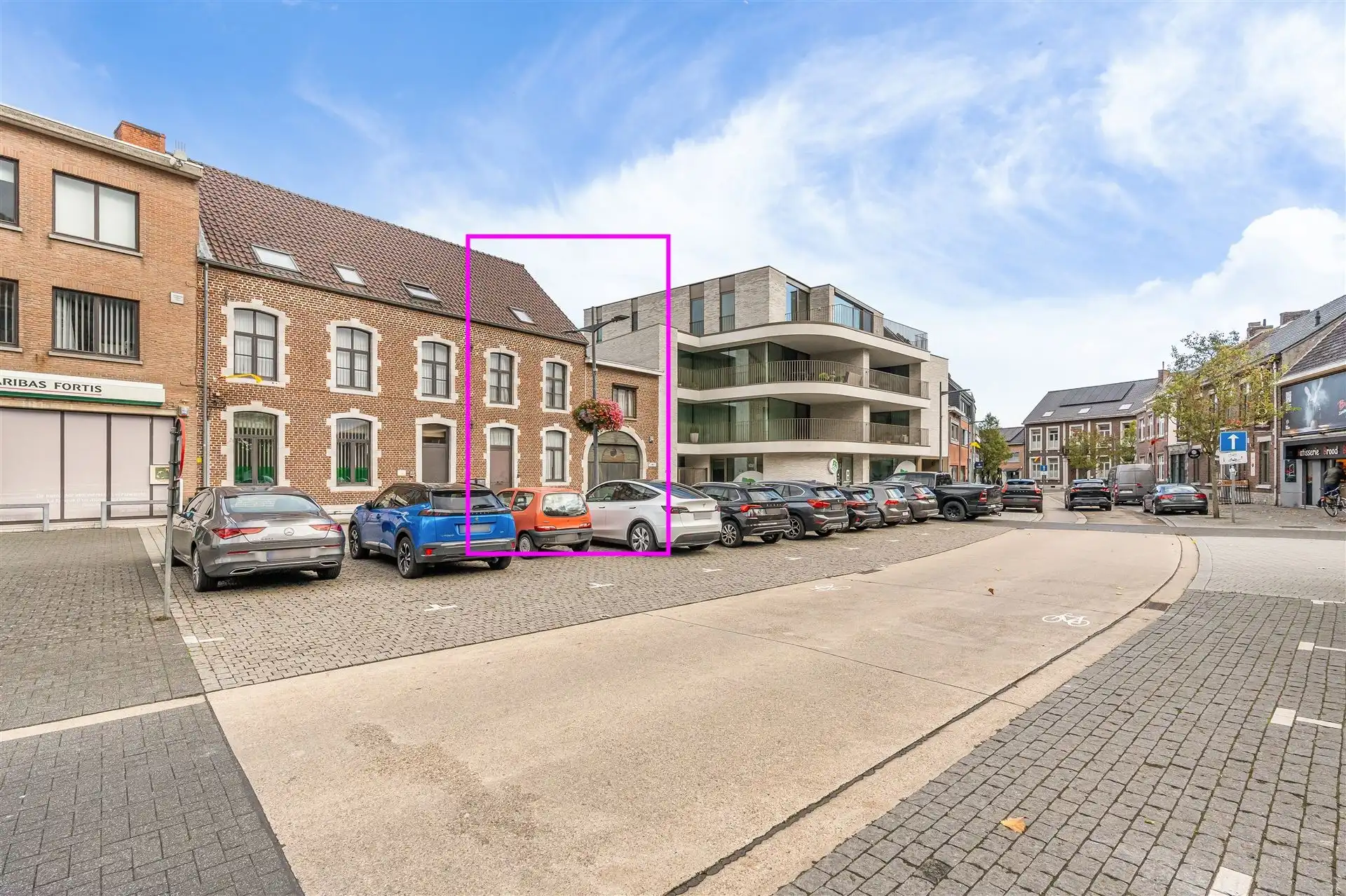 Woning met handelsgedeelte en opslagplaats. foto 2