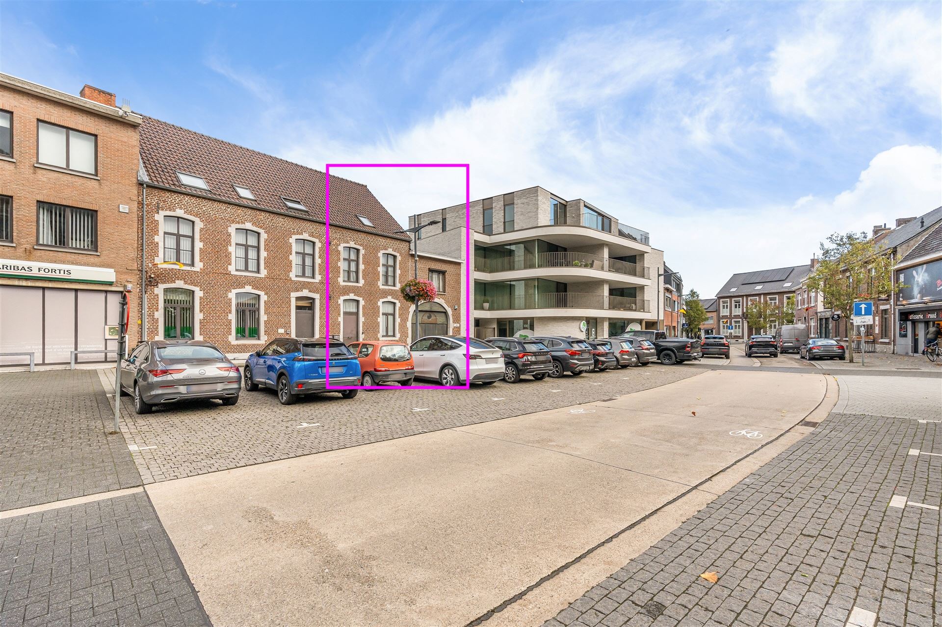 Woning met handelsgedeelte en opslagplaats. foto 2