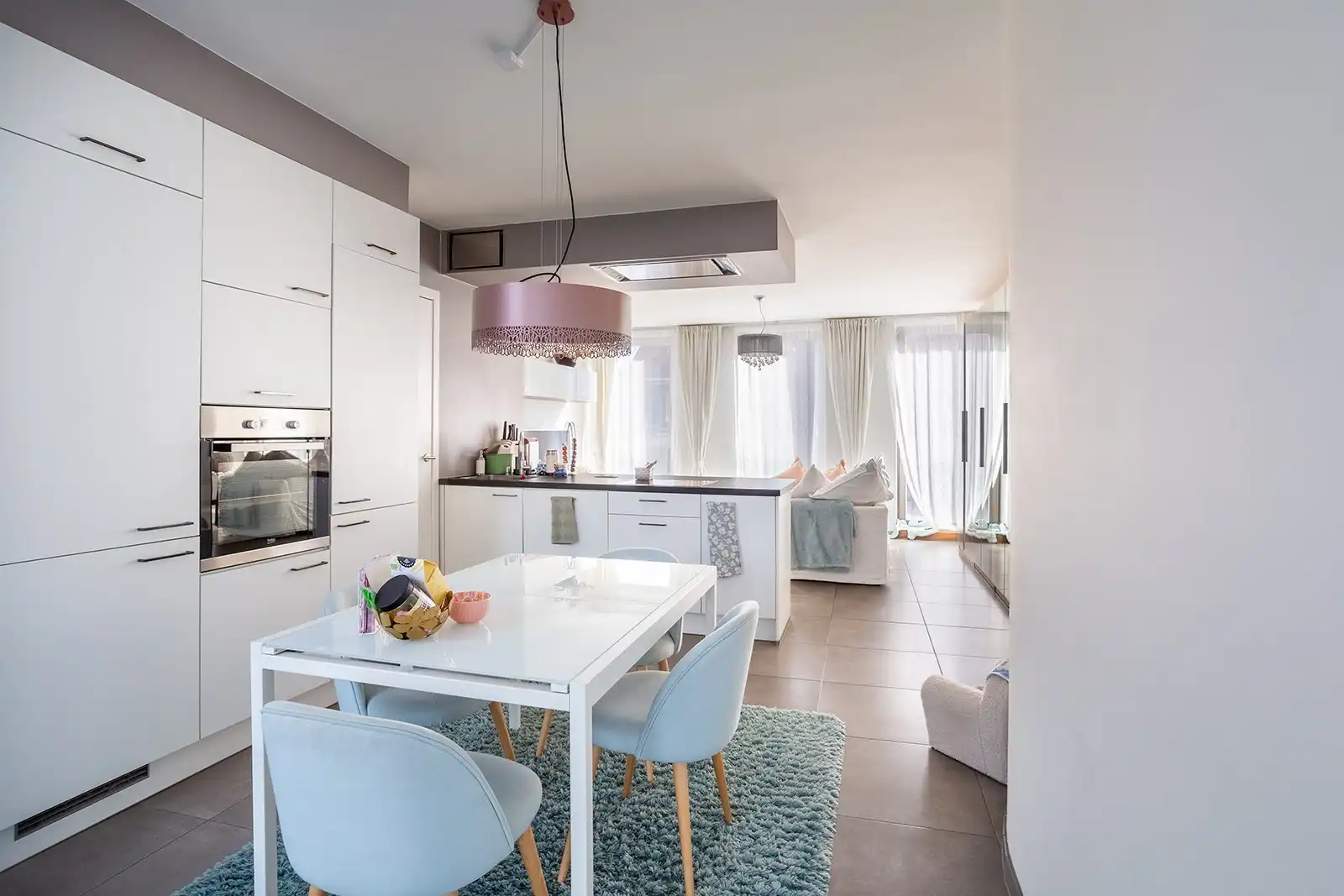 Slim wonen of zorgeloos investeren – stijlvolle nieuwbouwstudio met terras in Boechout foto 6