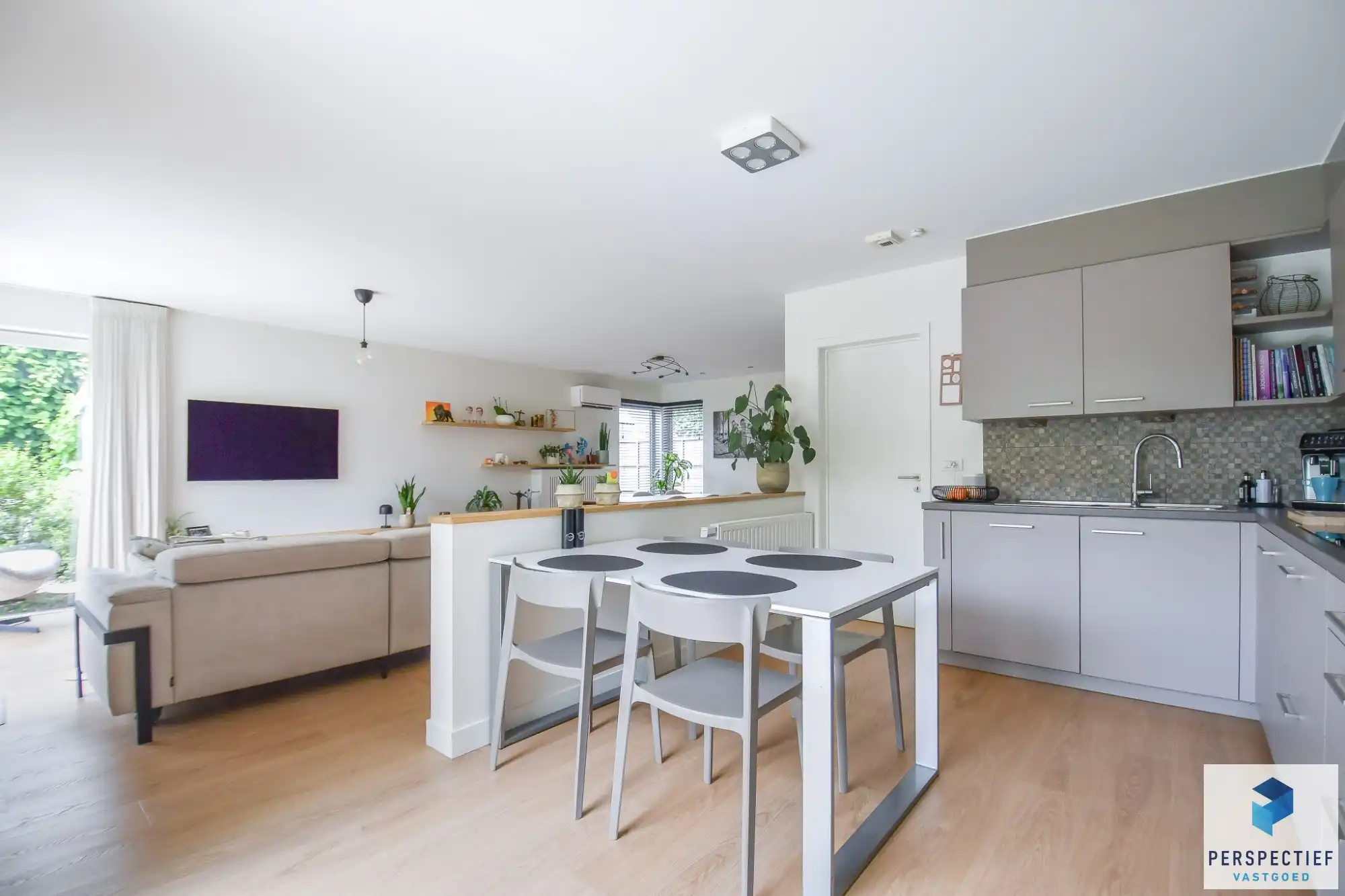 Moderne, veelzijdige gezinswoning met kantoorruimte en gezellige tuin foto 6