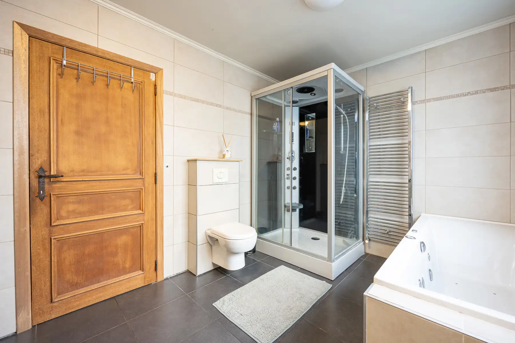 Recent gerenoveerde woning op een ruim perceel van 996 m². foto 13