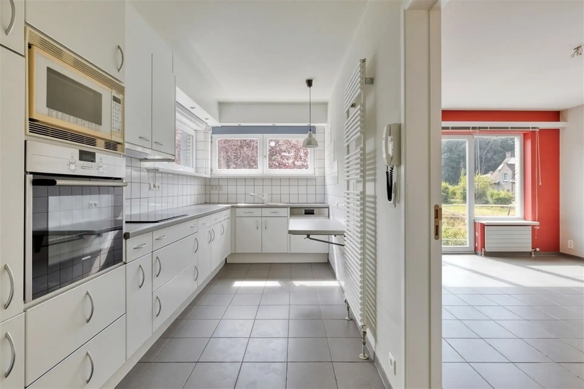 Recente en instapklare villa met 3/4 slaapkamers + bureau foto 12