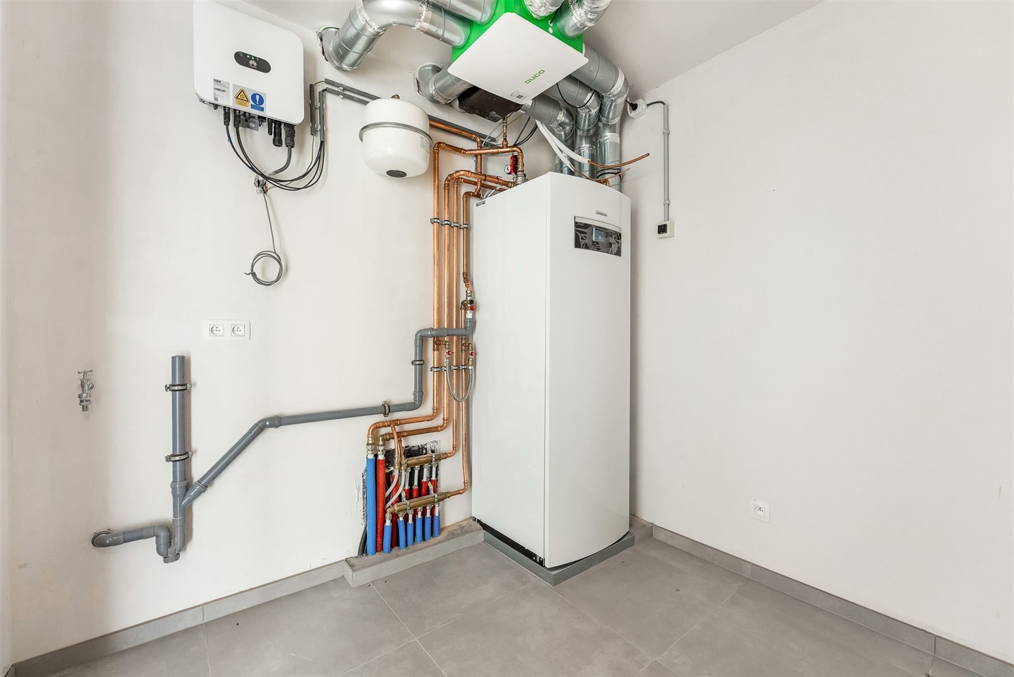 VOLLEDIG AFGEWERKTE NIEUWBOUWWONING IN DOODLOPENDE STRAAT foto 21
