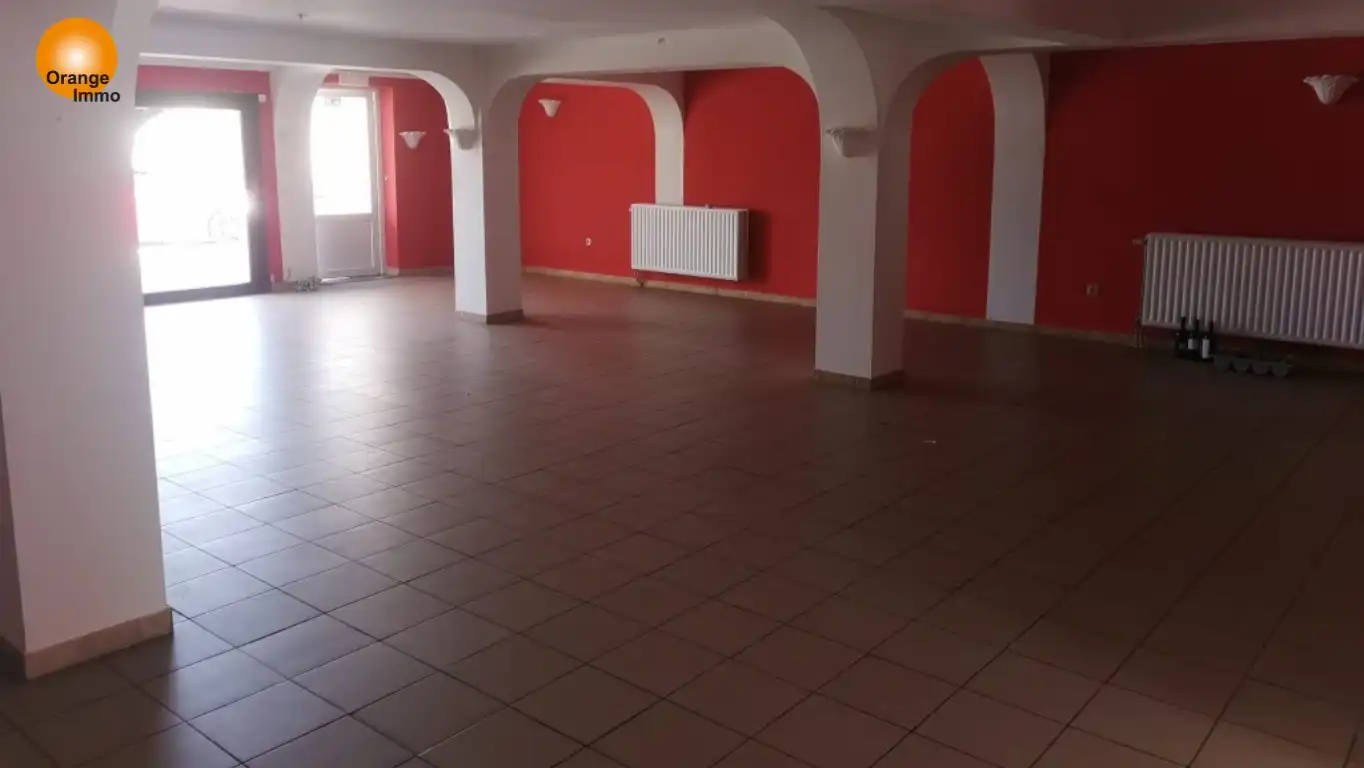 Opbrengstpand met handelspand  (op te delen in 2 appartementen) en 6 (8) appartementen op de eerste en tweede verdieping te koop. foto 2