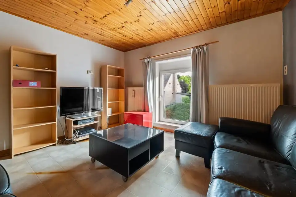 Ruime renovatiewoning met veel potentieel foto 35