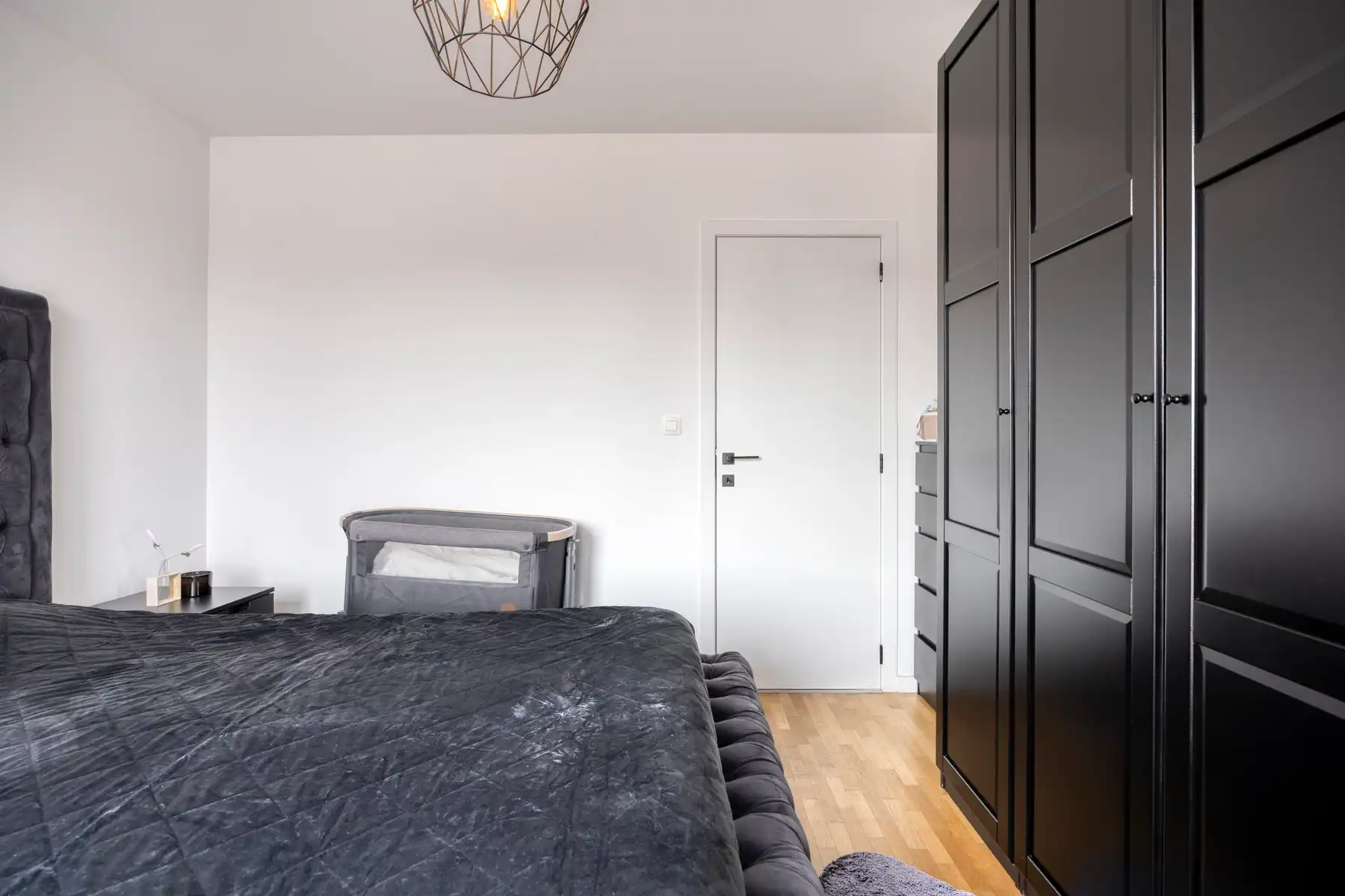 Gerenoveerd 3-slaapkamer appartement foto 11