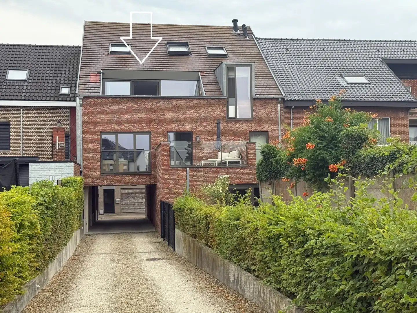 Prachtig instapklaar 1-slaapkamer duplex-appartement vlakbij het centrum van Diepenbeek. foto 2